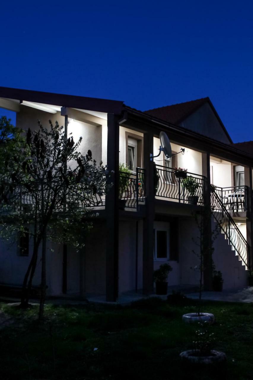 סטינג'ה Apartman Kaca מראה חיצוני תמונה
